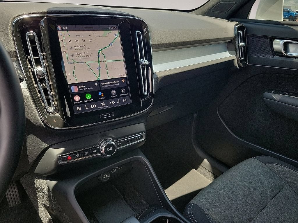 2025 Volvo XC40 Core Bright Theme