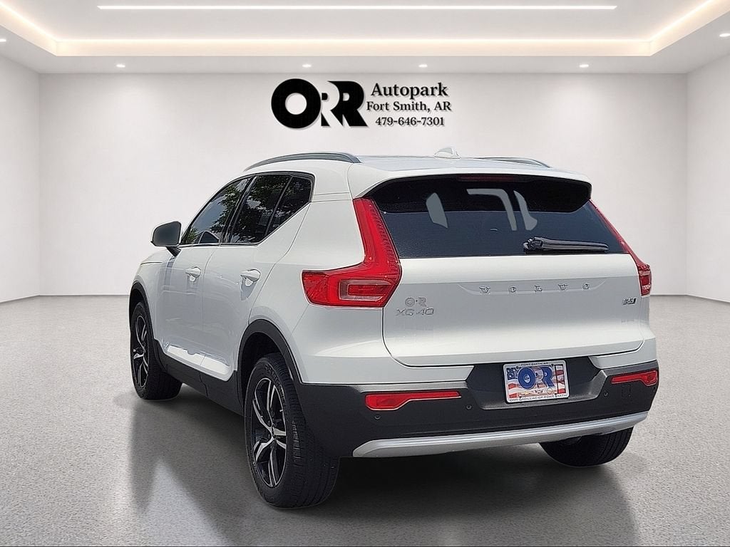 2025 Volvo XC40 Core Bright Theme